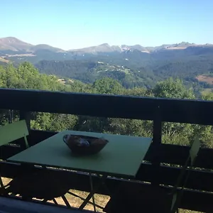 https://duplex-la-bourboule-superbe-vue-montagne.hotels-rhonealpes.com
